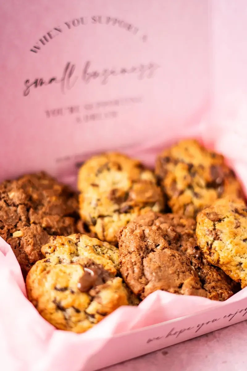 Cookies in the pink 2210 box